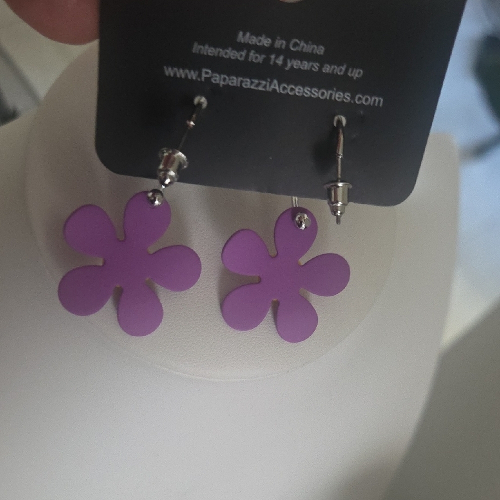 paparazzi Purple Flower Hoop Earrings with Yellow Centers NWT - Picture 3 of 3